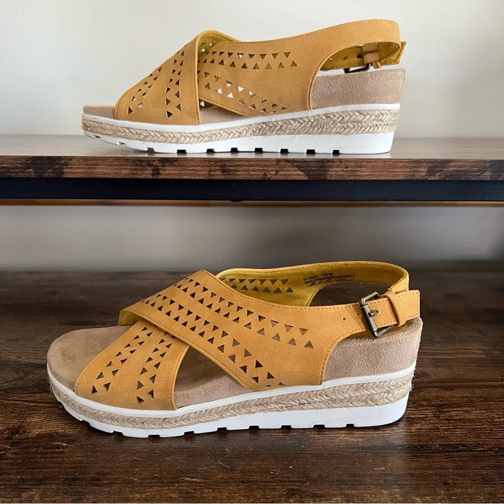 Bella Vita Cosette yellow‎ suede cut out peep toe wedge heel sandal women's 7.5